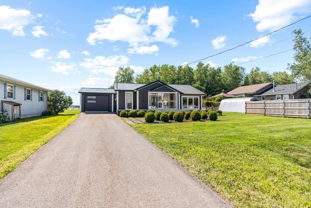 Waterfront Cottage "The Dream" With Private Hot Tub Shediac Esterno foto